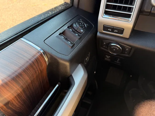 2015 Ford F-150 photo 10