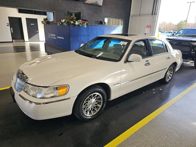 2000 Lincoln Town Car SIGNATURE's photo