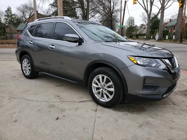 2018 Nissan Rogue SV's photo