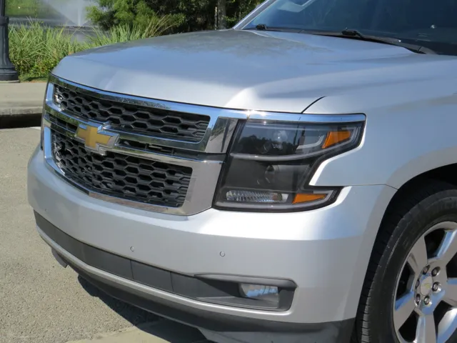 2017 Chevrolet Suburban LT photo 25