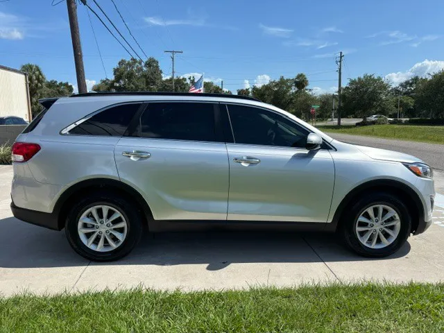 2018 Kia Sorento LX - Photo 6