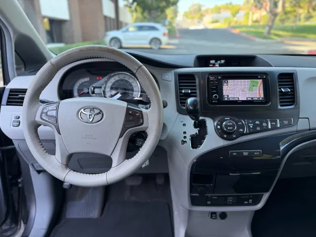 2013 Toyota Sienna SE - Photo 19