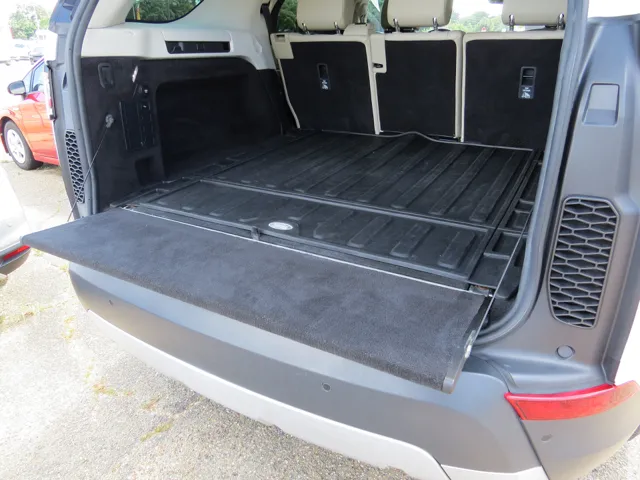 2018 Land Rover Discovery HSE photo 12