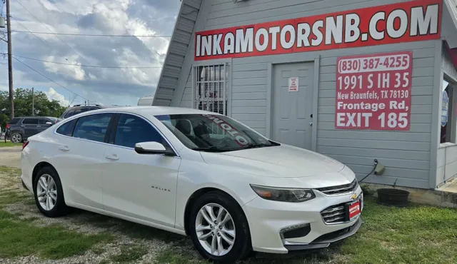 2017 Chevrolet Malibu LT FWD photo