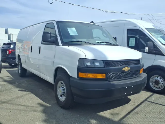 2025 Chevrolet Express 3500 Extended Work Van's photo