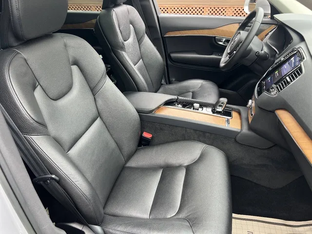2023 Volvo XC90 Plus - Photo 28