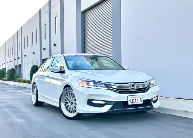 2016 Honda Accord Sport's photo