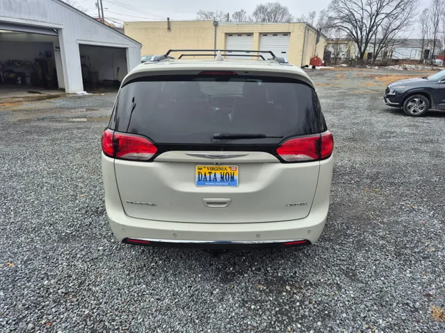 2017 Chrysler Pacifica Limited - Photo 7