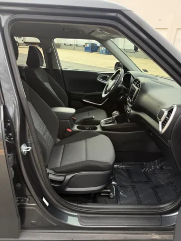 2023 Kia Soul LX - Photo 12