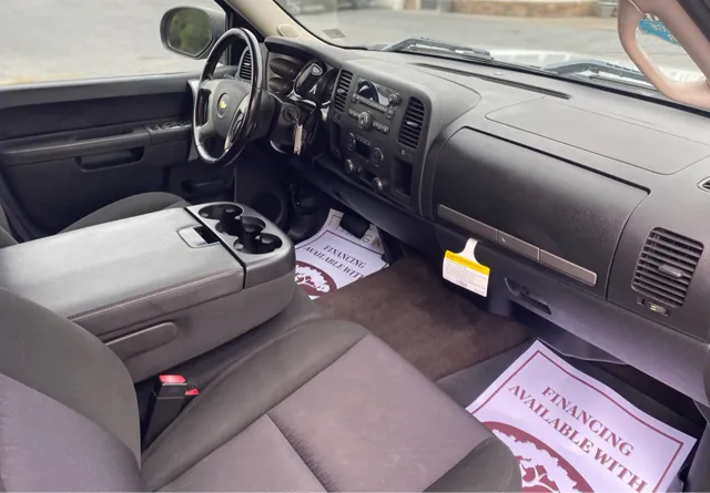 2013 Chevrolet Silverado 1500 LT photo 3