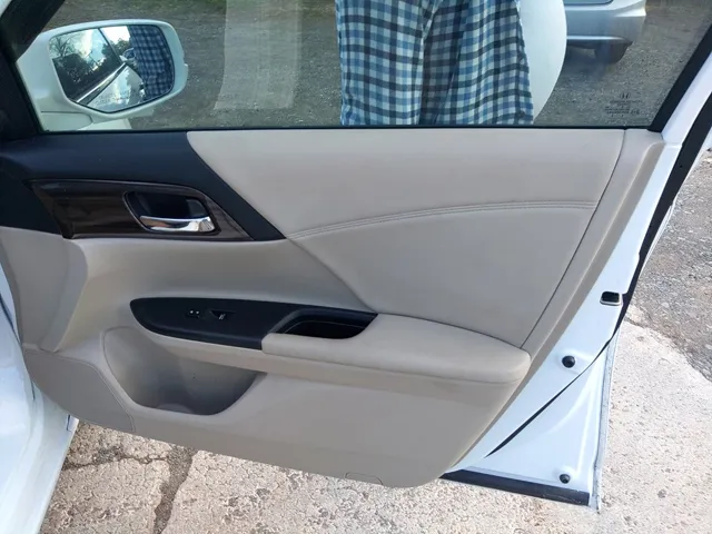 2016 Honda Accord EX-L - Photo 17
