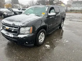 2014 Chevrolet Suburban LT's photo
