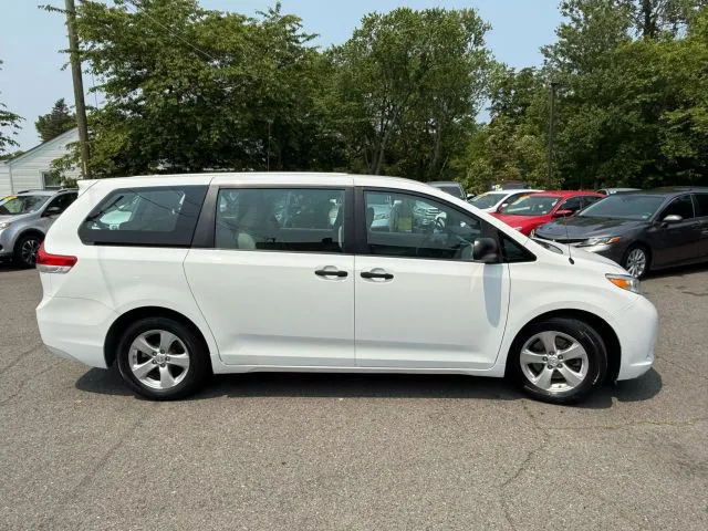 2014 Toyota Sienna L - Photo 4