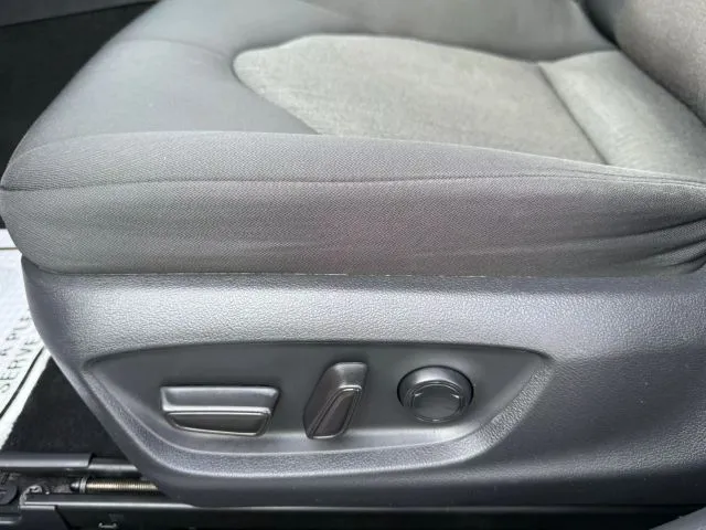 2020 Toyota Camry LE - Photo 21
