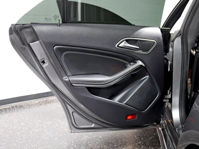 2014 Mercedes Benz CLA 250 4MATIC photo 28