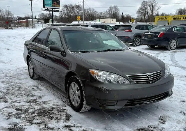 2005 Toyota Camry LE