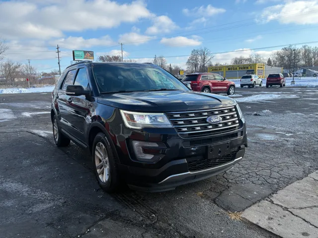 2017 Ford Explorer XLT's photo