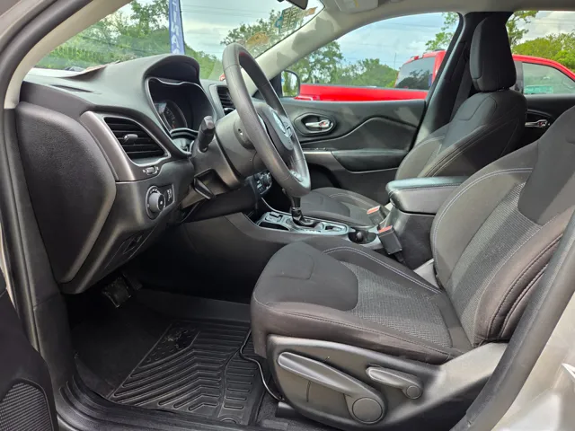 2019 Jeep Cherokee Latitude photo 14