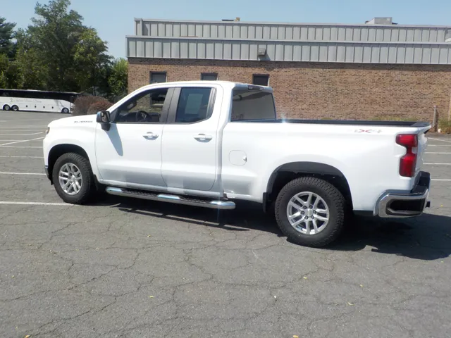 2019 Chevrolet Silverado LT photo 2