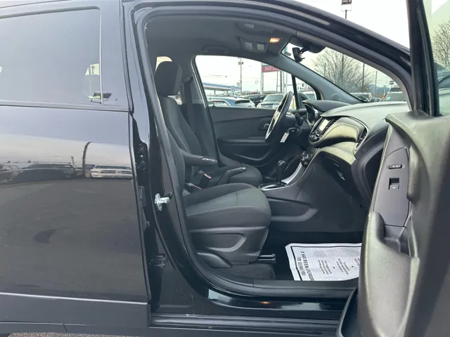 2020 Chevrolet Trax LS - Photo 18
