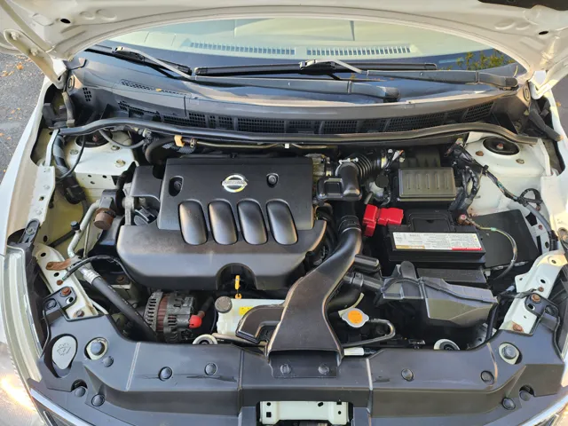 2010 Nissan Versa S photo 20