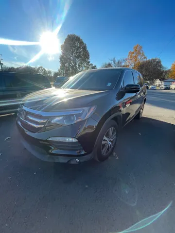 2017 Honda Pilot EX's photo