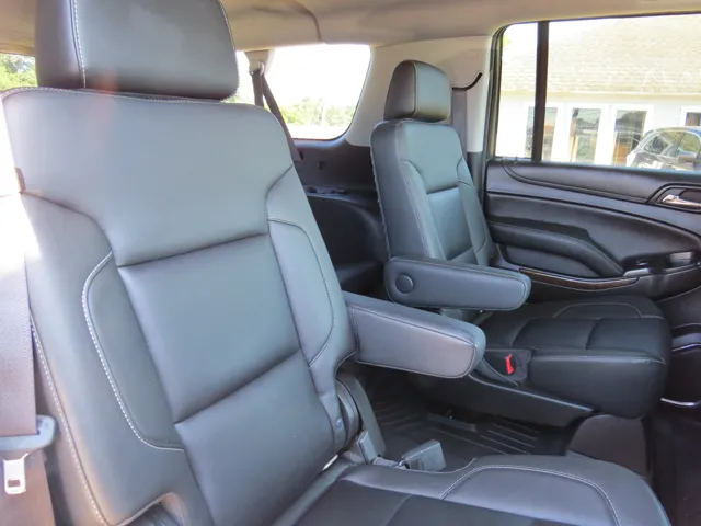 2017 Chevrolet Suburban LT photo 8