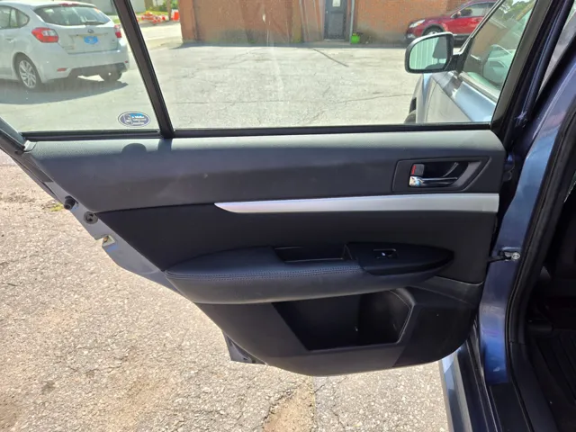 2013 Subaru Legacy 2.5i - Photo 30