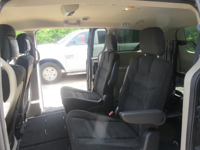 2016 Dodge Grand Caravan SE - Photo 22