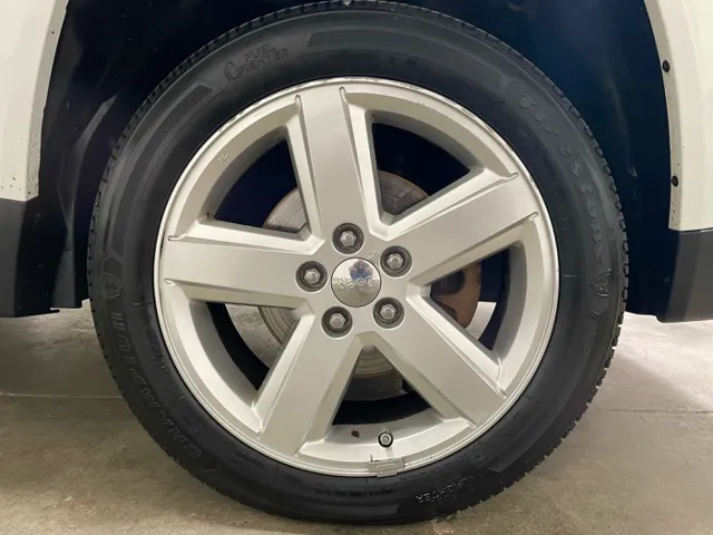 2011 Jeep Compass Limited photo 21