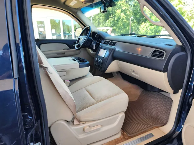 2008 Chevrolet Suburban LS - Photo 18