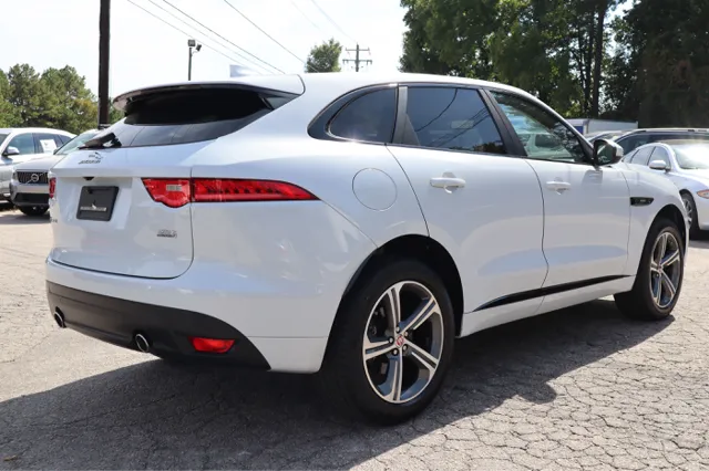 2017 Jaguar F-PACE R-Sport photo 4