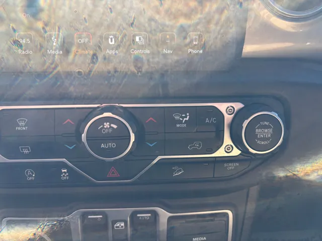 2018 Jeep Wrangler Unlimited Sahara photo 11