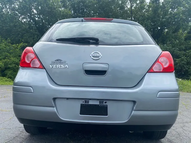 2011 Nissan Versa photo 12