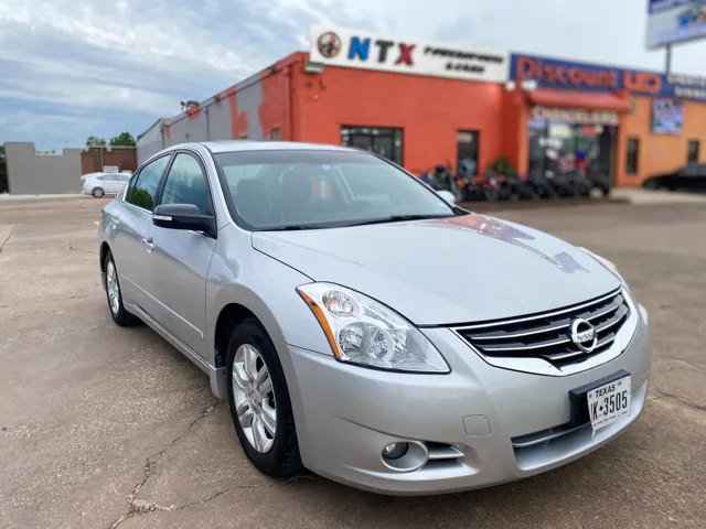 2011 Nissan Altima's photo