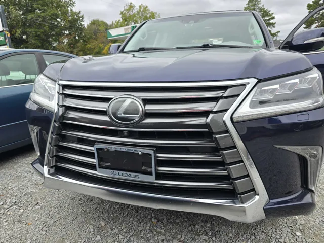 2016 Lexus LX 570's photo