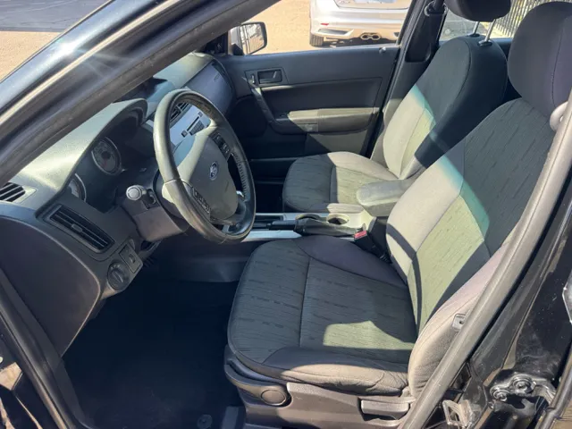 2011 Ford Focus SE - Photo 6