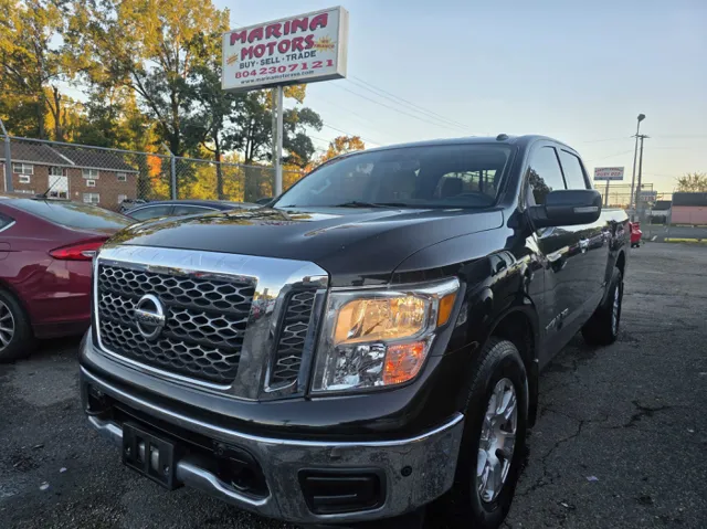 2018 Nissan Titan SV's photo