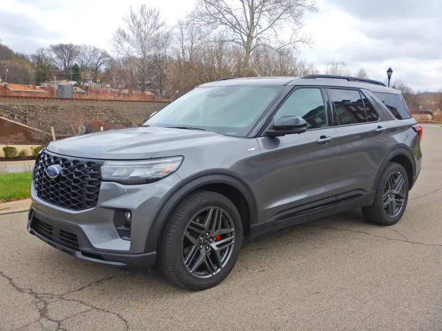 2025 Ford Explorer ST-LINE 4WD (PL535)'s photo