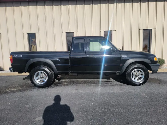 2004 Mazda B-Series SE's photo