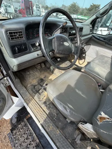 2008 Ford F-750 - Photo 12