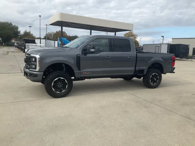 2025 Ford F-250 Super Duty Lariat's photo