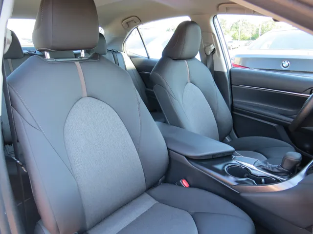 2019 Toyota Camry LE photo 7