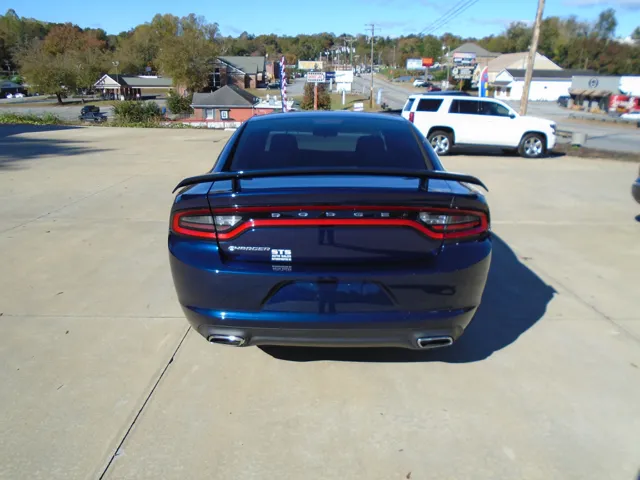 2017 Dodge Charger SE photo 2