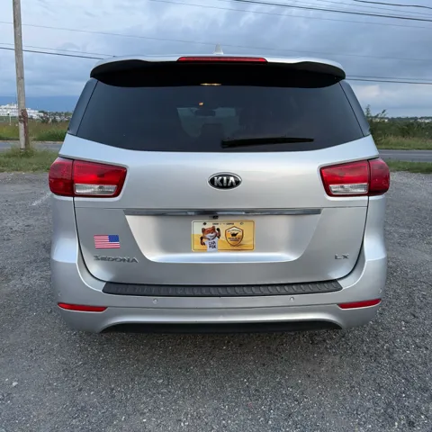 2017 Kia Sedona LX - Photo 7