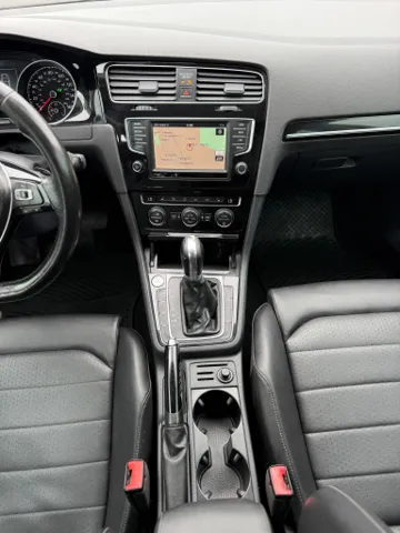 2017 Volkswagen Golf SportWagen 35