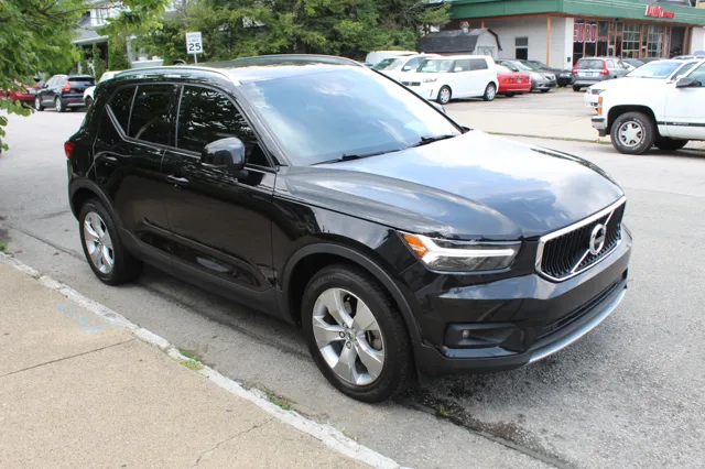 2022 Volvo XC40 Momentum