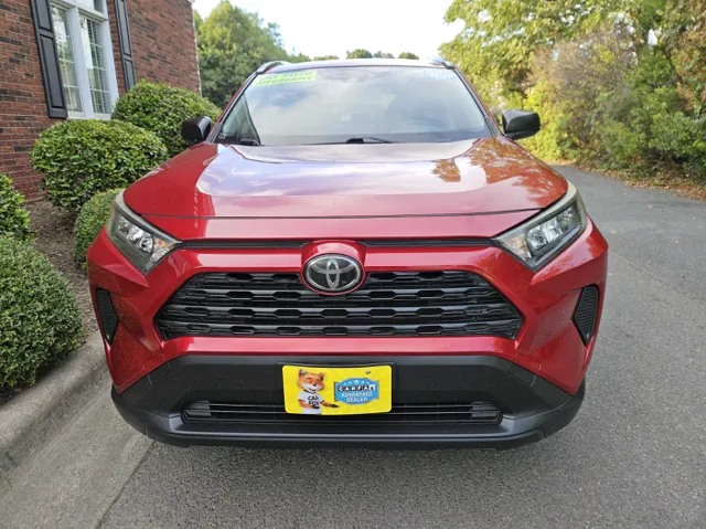 2019 Toyota RAV4 LE photo 5