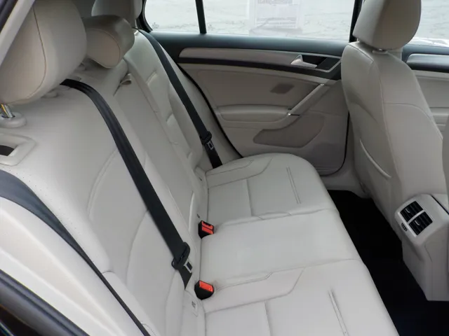 2015 Volkswagen Golf TSI SE photo 10