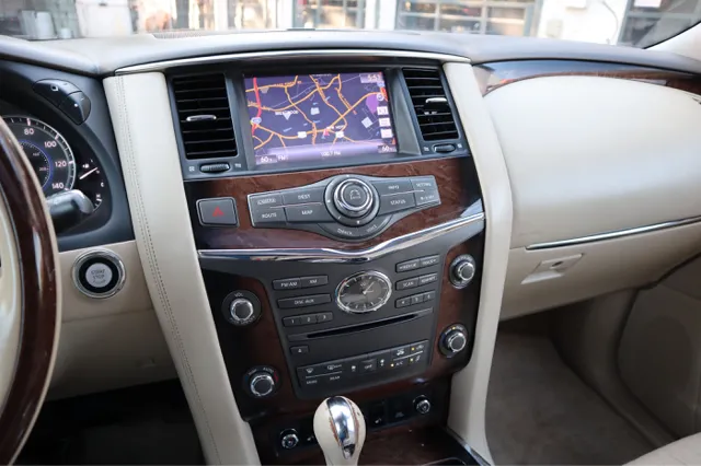 2014 Infiniti QX80 photo 18
